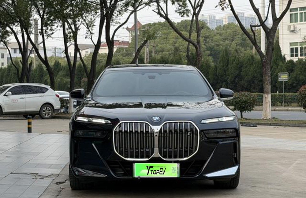 imgi_4_bmw i7 2 BMW i7 2026 eDrive50L Luxury Package– Ready for Export From China | Chinese cars in Zimbabwe - Image 1